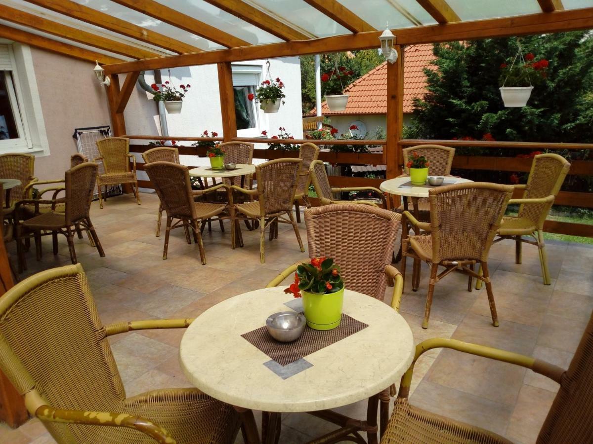 Yorki Panzio Hotel Alsoors Exterior photo